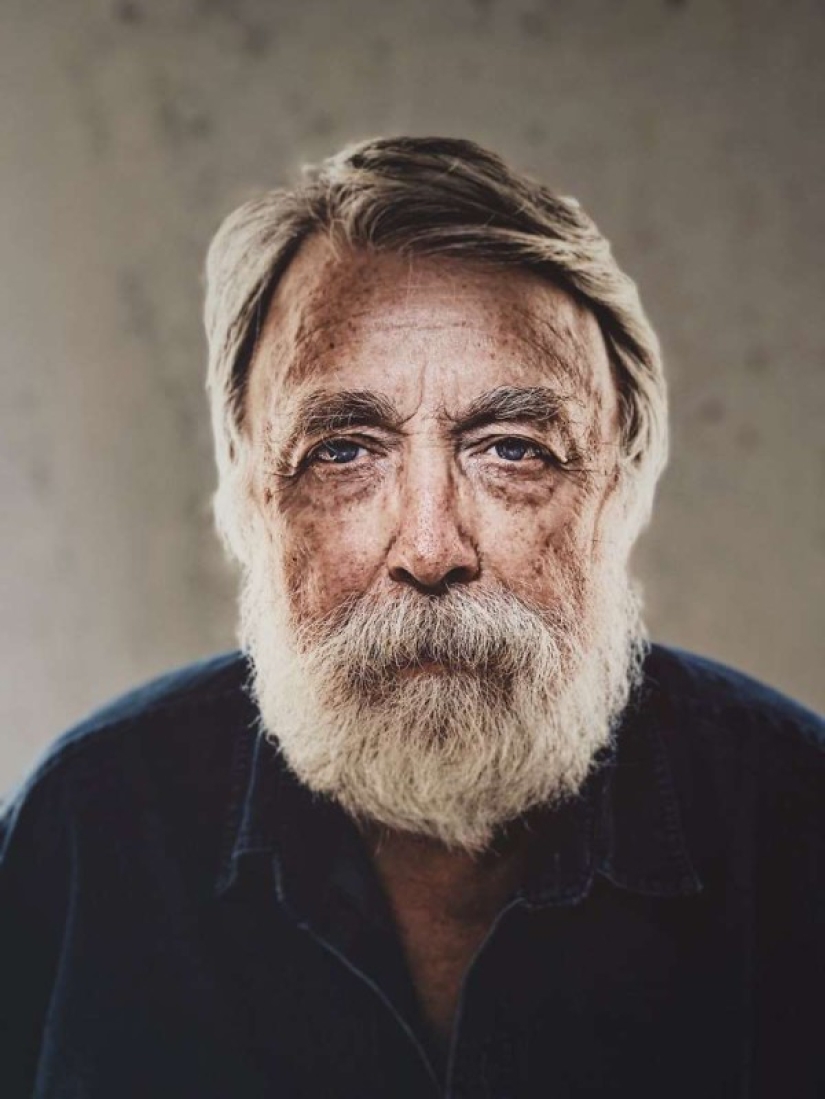 iPhone, Big Mac box and no magic: the photographer made cool portraits with the help of improvised means