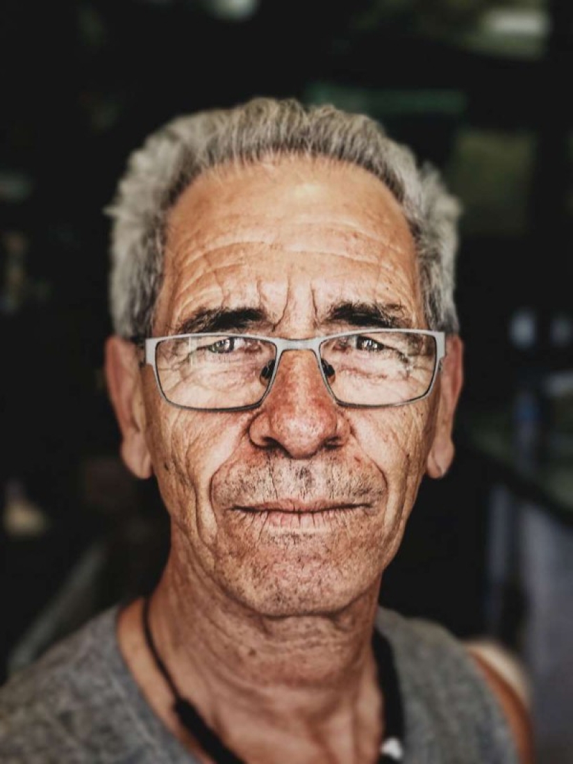 iPhone, Big Mac box and no magic: the photographer made cool portraits with the help of improvised means