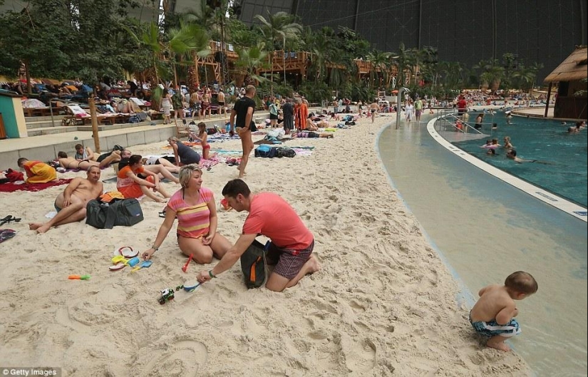 Isla tropical bajo la cúpula