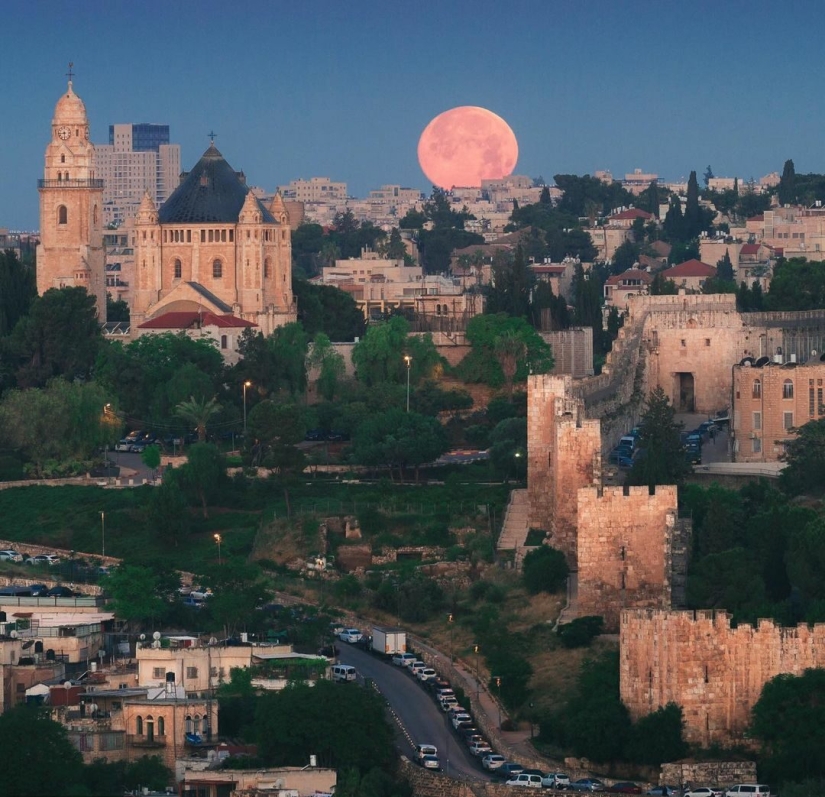 Israel is a very unusual country, and here are 22 proofs