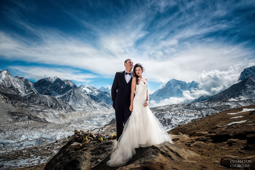 It is forbidden to kiss for a long time: lovers got married by climbing Mount Everest It is forbidden to kiss for a long time: lovers got married by climbing Mount Everest
