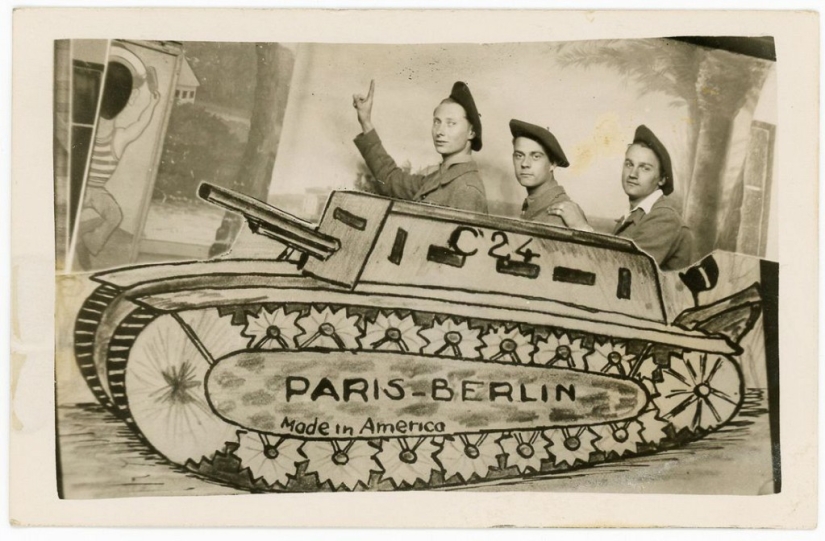 It was a dashing First World War, the soldiers photoshopped as best they could It was a dashing First World War, the soldiers photoshopped as best they could