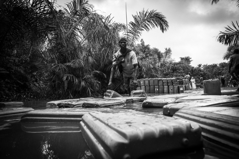 It's just a bomb, or how Benin's petrol mafia works