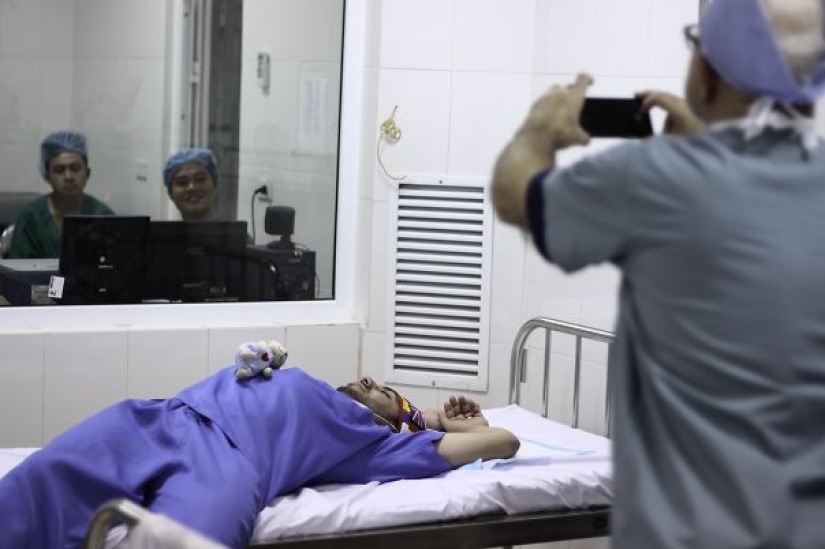 #ITogeLay down: a flash mob of doctors in support of a sleepy resident