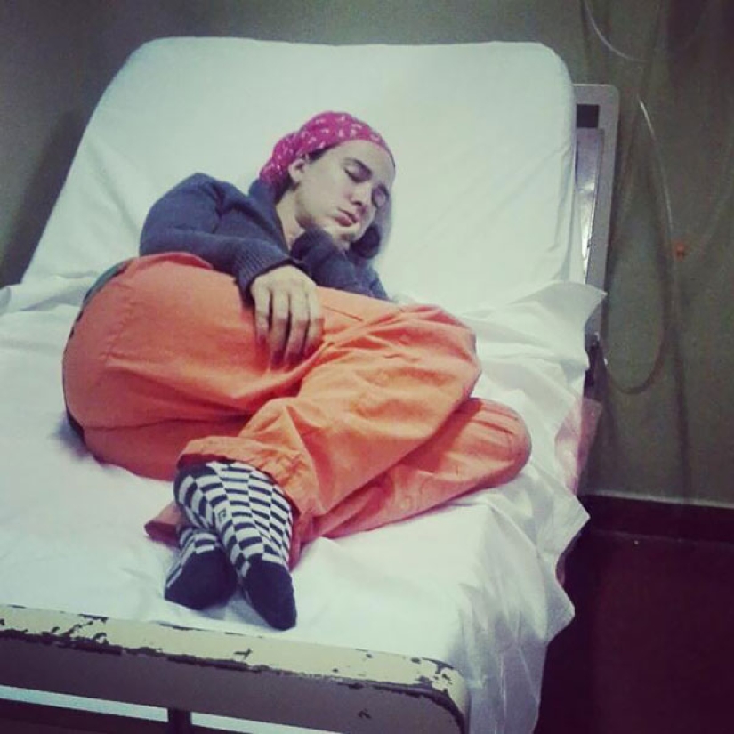 #ITogeLay down: a flash mob of doctors in support of a sleepy resident