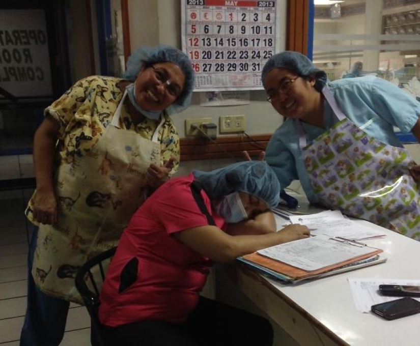 #ITogeLay down: a flash mob of doctors in support of a sleepy resident