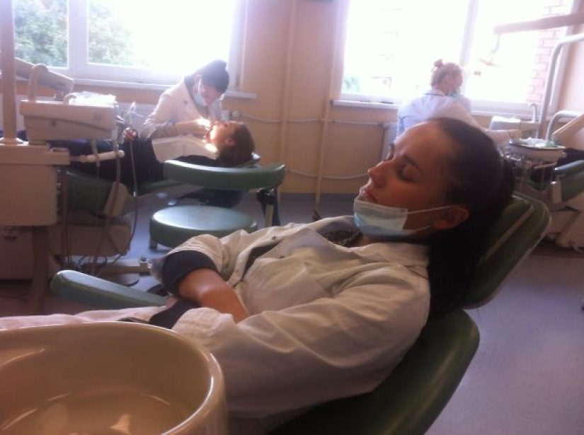 #ITogeLay down: a flash mob of doctors in support of a sleepy resident