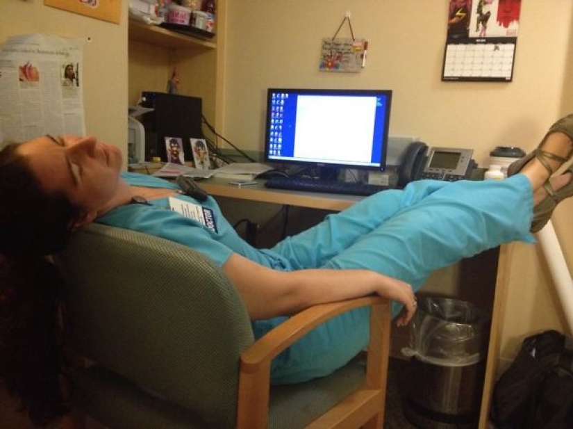 #ITogeLay down: un flash mob de médicos en apoyo de un residente dormido