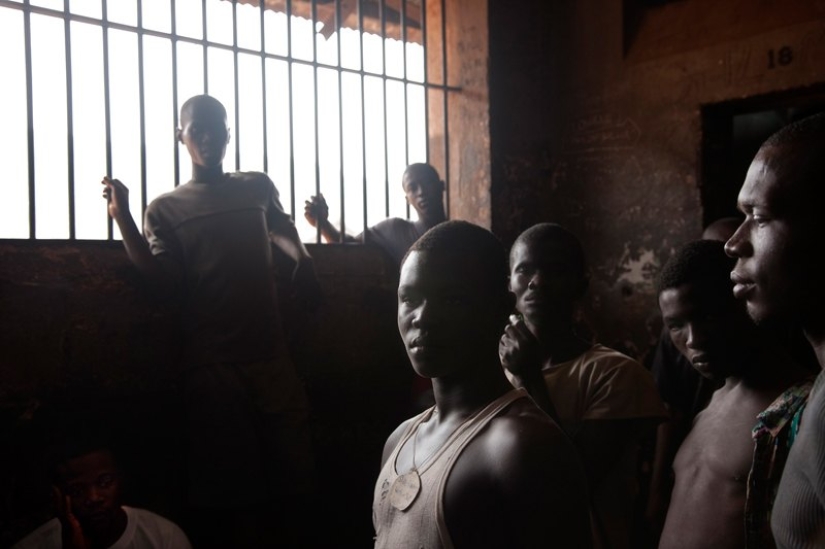 Jail for teenagers in Sierra Leone: this is where the real hell is!