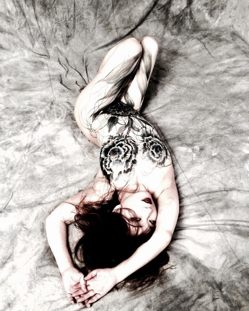 Japanese body art from the Hook Azuma: painting in ink on female bodies