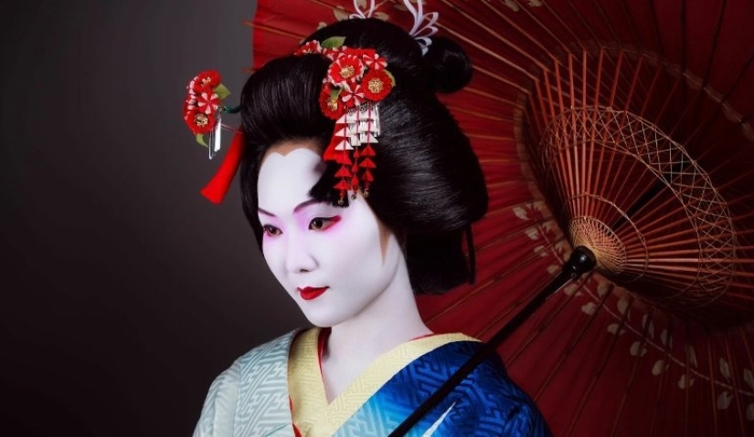 Japanese exotic "netaymori": sushi from the body of a beautiful geisha