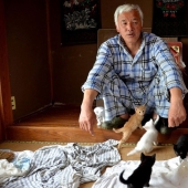 Japanese man returns to Fukushima contaminated area to feed abandoned animals