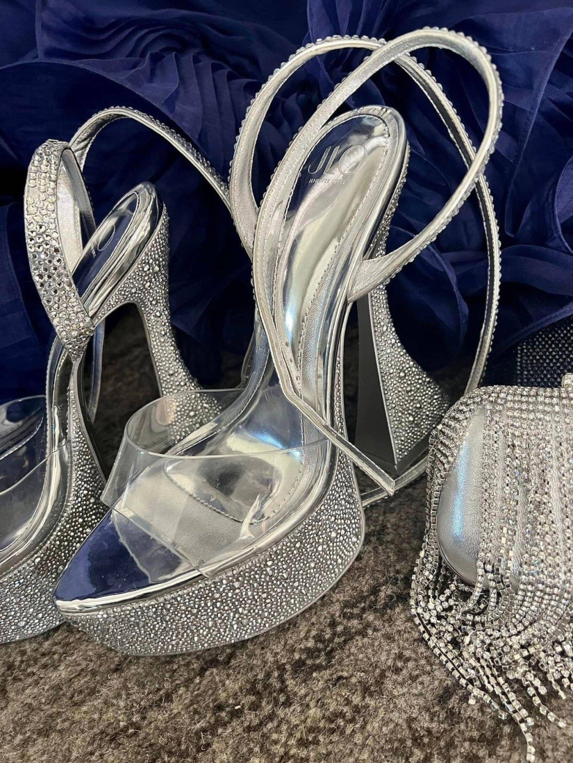 Jennifer López con vestido de Gucci y joyas de Bvlgari en los Grammy 2023 Jennifer López con vestido de Gucci y joyas de Bvlgari en los Grammy 2023