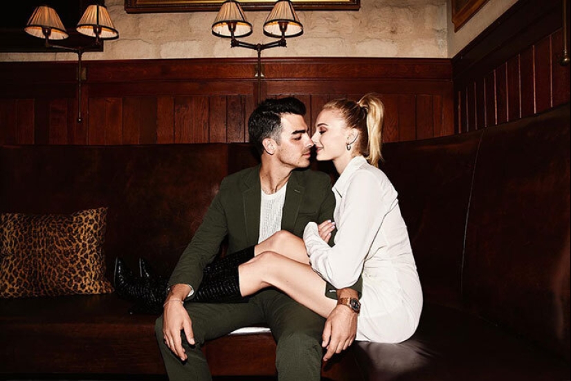Joe Jonas Allegedly Hires Divorce Lawyer Amid 4-Year Marriage To Sophie Turner Joe Jonas Allegedly Hires Divorce Lawyer Amid 4-Year Marriage To Sophie Turner