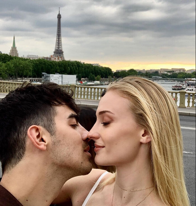 Joe Jonas Allegedly Hires Divorce Lawyer Amid 4-Year Marriage To Sophie Turner Joe Jonas Allegedly Hires Divorce Lawyer Amid 4-Year Marriage To Sophie Turner