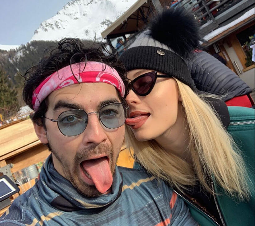 Joe Jonas supuestamente contrata a un abogado de divorcios en medio de un matrimonio de 4 años con Sophie Turner Joe Jonas supuestamente contrata a un abogado de divorcios en medio de un matrimonio de 4 años con Sophie Turner