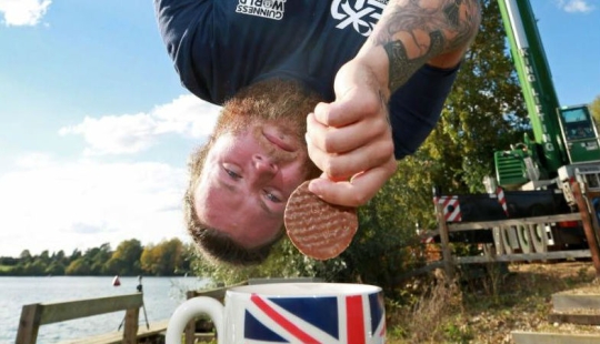 Jump from a height of 70 meters and other photos from the Guinness World Records Day