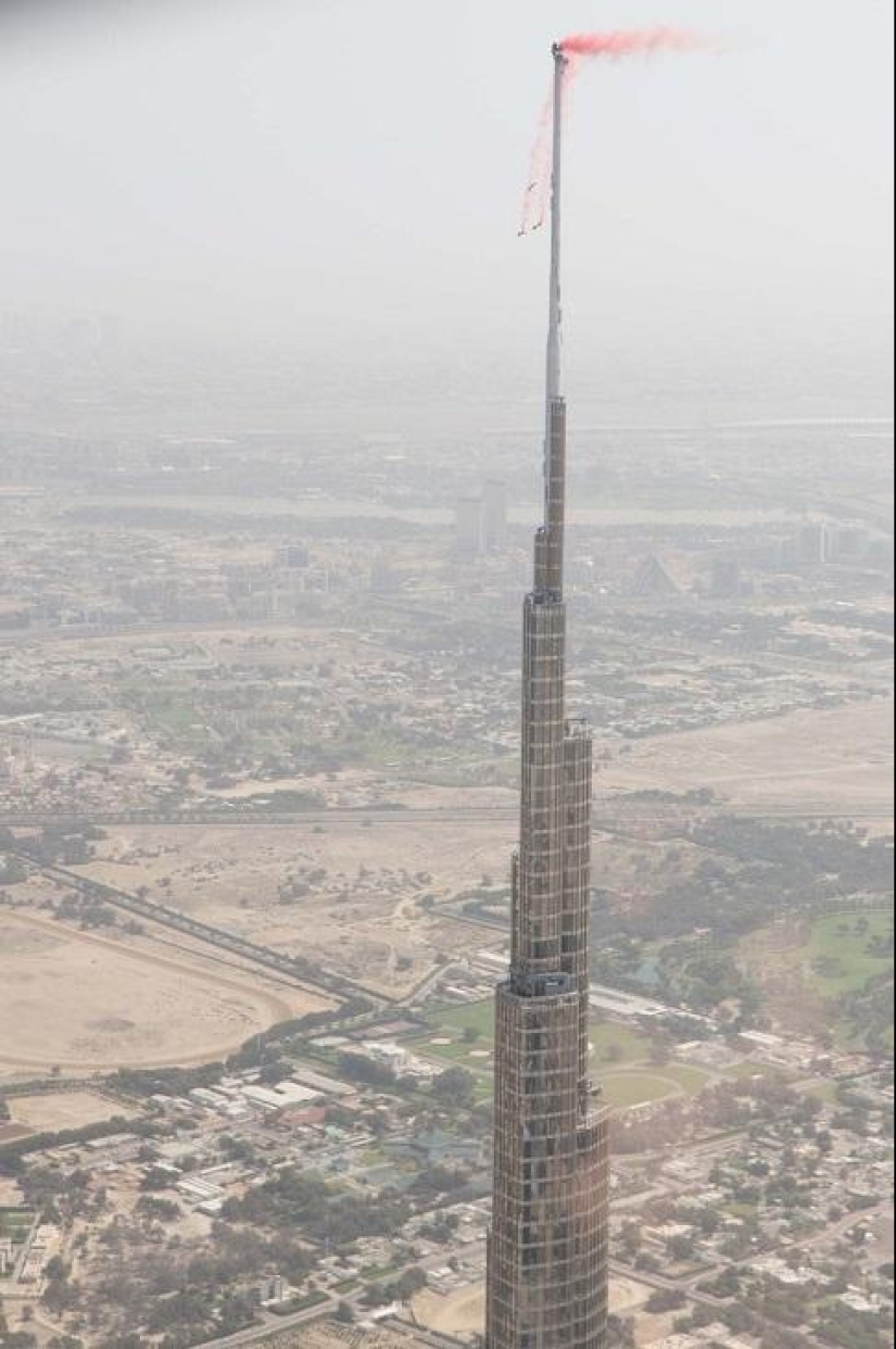 Jump from the tallest building in the world