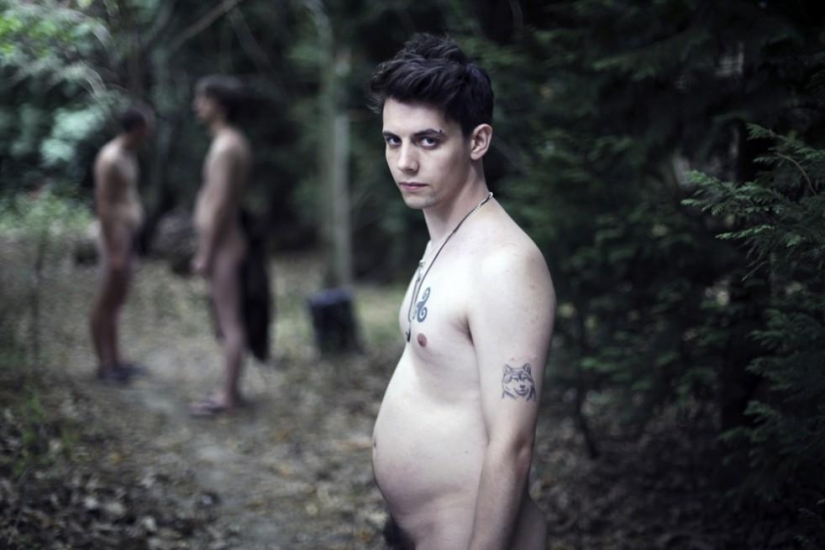 Jóvenes naturistas británicos