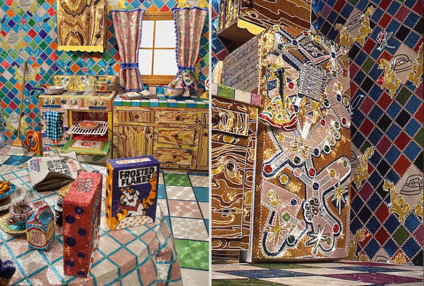 Kitchen and backyard made of ... beads!