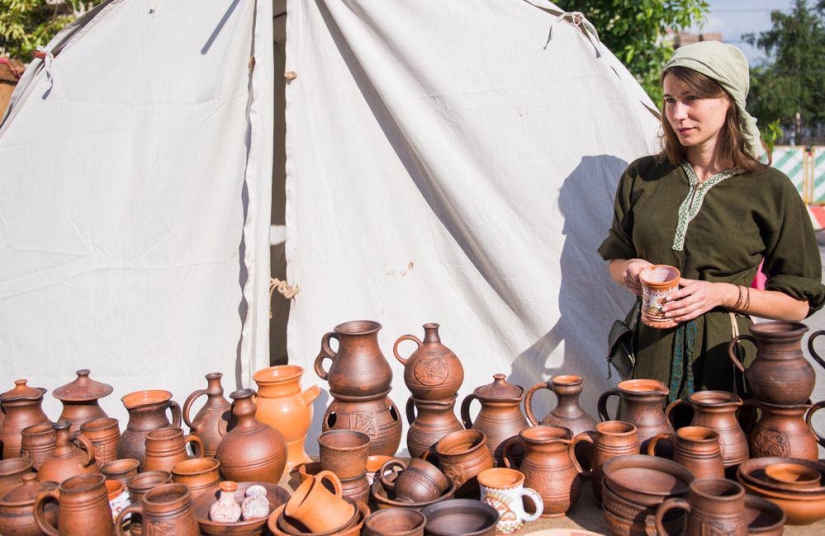 Know our people! Cool historical reconstruction in the center of Moscow