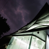 La casa de fusión de "Elastic" es la casa más extraña que jamás verás