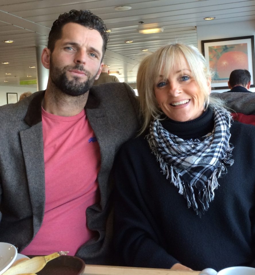 La edad no es un obstáculo: culturista británica de 52 años conquista concursos de bikini