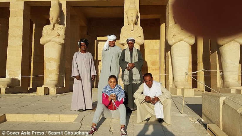 La estrella de Bollywood renunció a los senos de silicona, los atuendos reveladores y un estilo de vida glamoroso para convertirse en monja