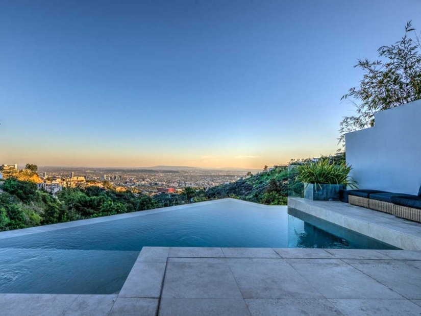 La estrella de YouTube de 23 años Jordan Maron compró una mansión de 4,5 millones de dólares en Hollywood La estrella de YouTube de 23 años Jordan Maron compró una mansión de 4,5 millones de dólares en Hollywood