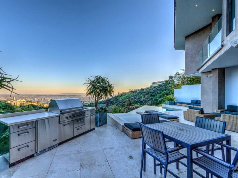 La estrella de YouTube de 23 años Jordan Maron compró una mansión de 4,5 millones de dólares en Hollywood La estrella de YouTube de 23 años Jordan Maron compró una mansión de 4,5 millones de dólares en Hollywood