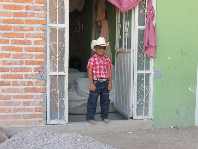 La familia más peluda del mundo. La familia más peluda del mundo.
