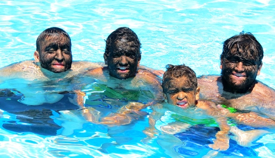 La familia más peluda del mundo. La familia más peluda del mundo.