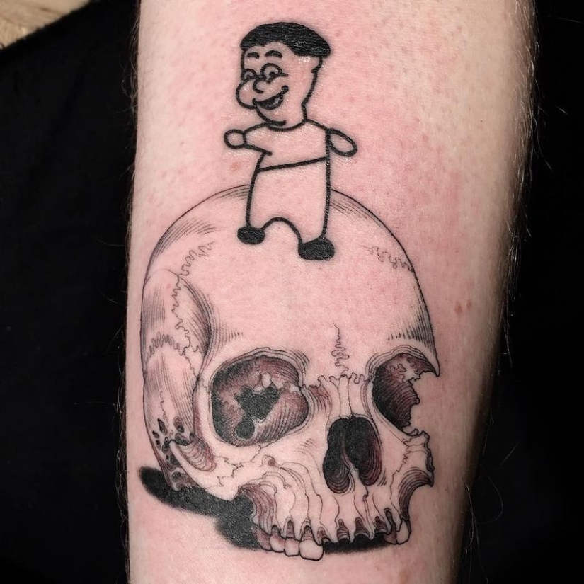 ¡La gente mete la mano en el agujero y el tatuador mete lo que quiere! ¡La gente mete la mano en el agujero y el tatuador mete lo que quiere!