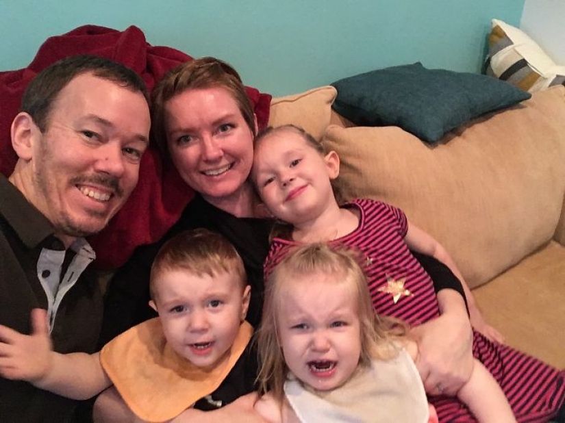 "La gente pregunta constantemente cómo es tener tres hijos. Respondí con fotos" "La gente pregunta constantemente cómo es tener tres hijos. Respondí con fotos"