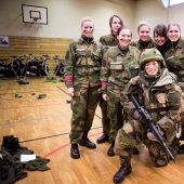 La hermosa mitad del ejército noruego.