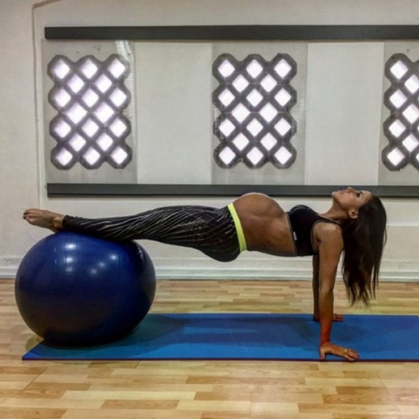 La historia de una aficionada al fitness que sigue entrenando incluso durante el embarazo La historia de una aficionada al fitness que sigue entrenando incluso durante el embarazo