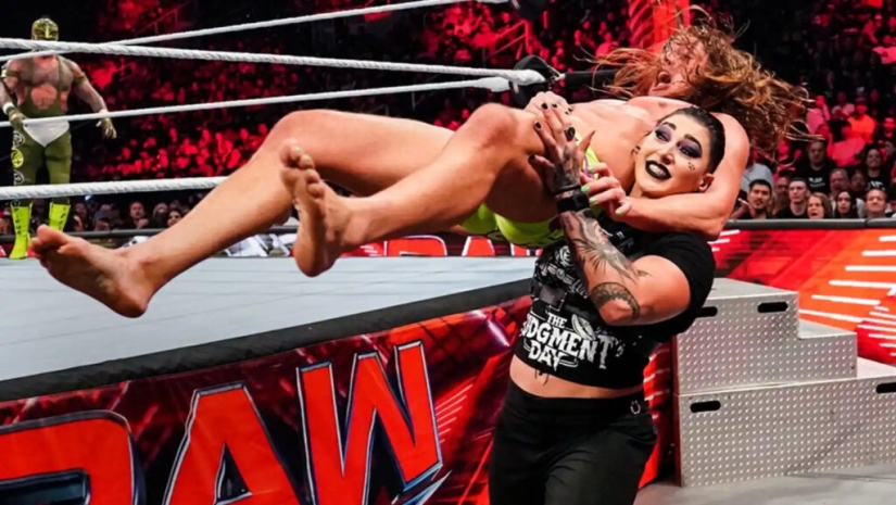 La luchadora Rhea Ripley y sus dos lados: una bestia en el ring y una lindura en la vida real