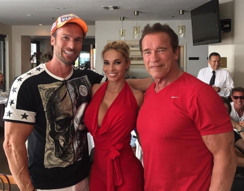 La lujosa vida de este hombre casado solo puede ser envidiada La lujosa vida de este hombre casado solo puede ser envidiada