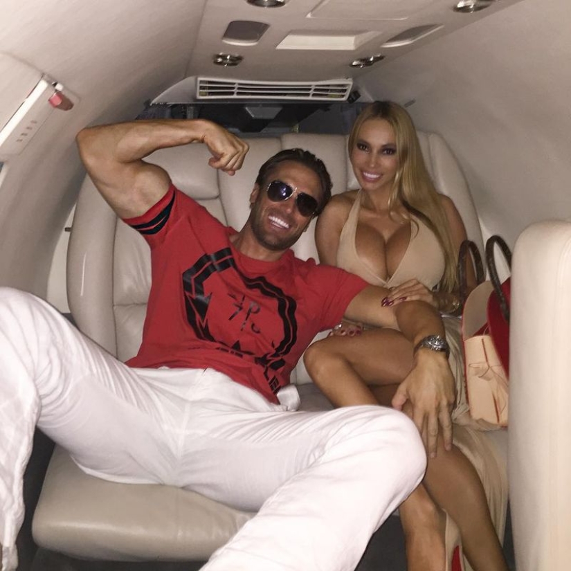 La lujosa vida de este hombre casado solo puede ser envidiada La lujosa vida de este hombre casado solo puede ser envidiada