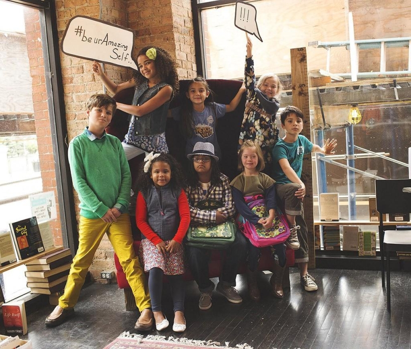 La madre de una niña con síndrome de Down organizó una sesión de fotos para niños con discapacidad para el nuevo curso escolar