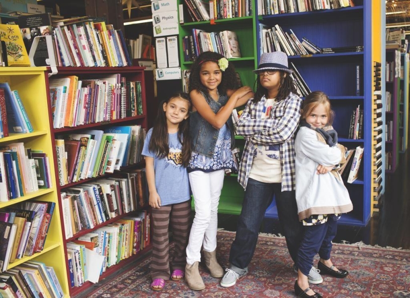 La madre de una niña con síndrome de Down organizó una sesión de fotos para niños con discapacidad para el nuevo curso escolar