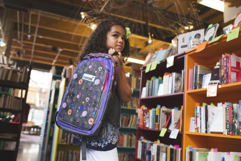 La madre de una niña con síndrome de Down organizó una sesión de fotos para niños con discapacidad para el nuevo curso escolar
