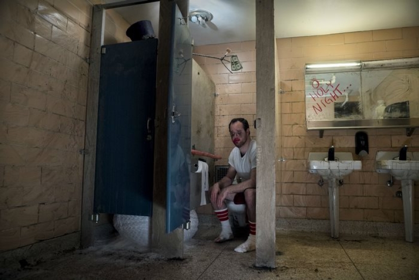 La madre le pidió a su hijo que dejara de beber y que él mismo hiciera tarjetas de Navidad, él obedeció