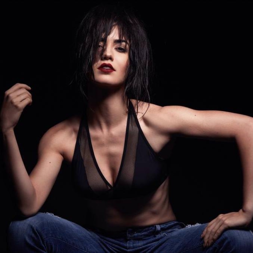 La niña se niega a quitarse la marca de nacimiento, considerándola su punto culminante. La niña se niega a quitarse la marca de nacimiento, considerándola su punto culminante.