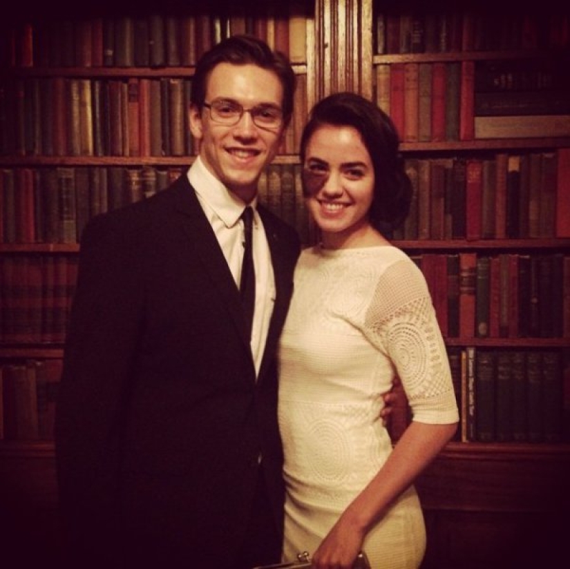 La niña se niega a quitarse la marca de nacimiento, considerándola su punto culminante. La niña se niega a quitarse la marca de nacimiento, considerándola su punto culminante.