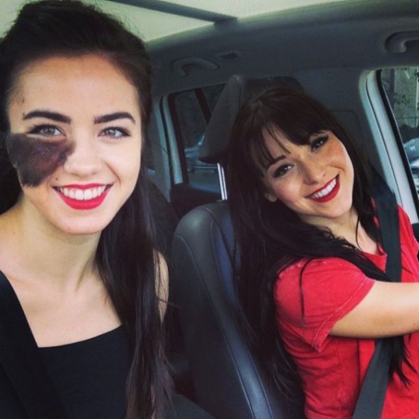 La niña se niega a quitarse la marca de nacimiento, considerándola su punto culminante. La niña se niega a quitarse la marca de nacimiento, considerándola su punto culminante.