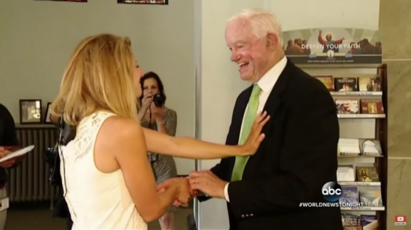 La novia fue escoltada al altar por un hombre al que le trasplantaron el corazón de su padre