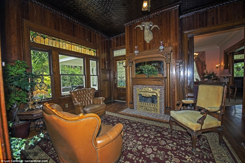 La pareja compró una mansión abandonada por un dólar, y ahora cuesta 2 2.4 millones La pareja compró una mansión abandonada por un dólar, y ahora cuesta 2 2.4 millones