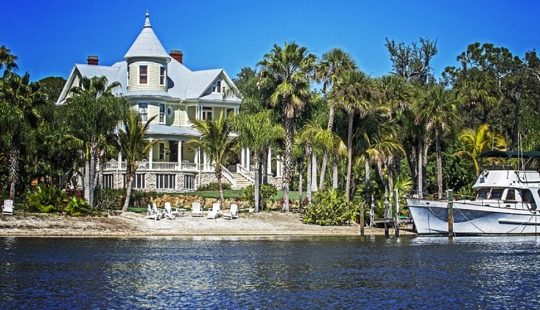 La pareja compró una mansión abandonada por un dólar, y ahora cuesta 2 2.4 millones