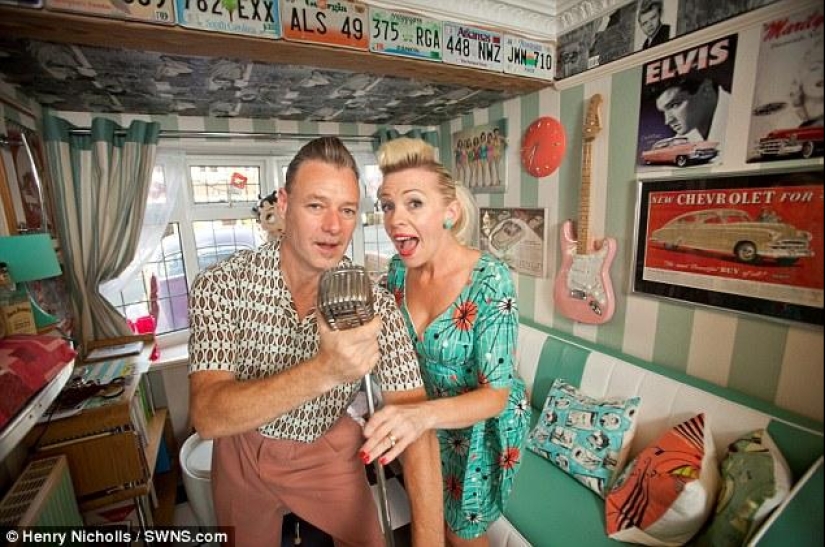 La pareja volvió a los años cincuenta para salvar su matrimonio